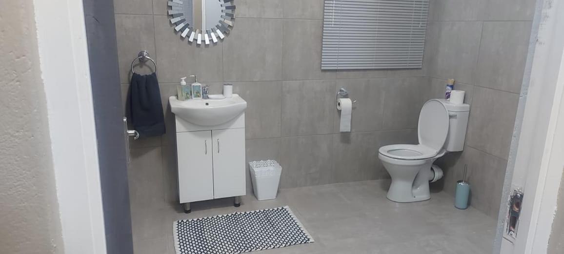 Apartamento Tj Self-Catering Graaff-Reinet Exterior foto