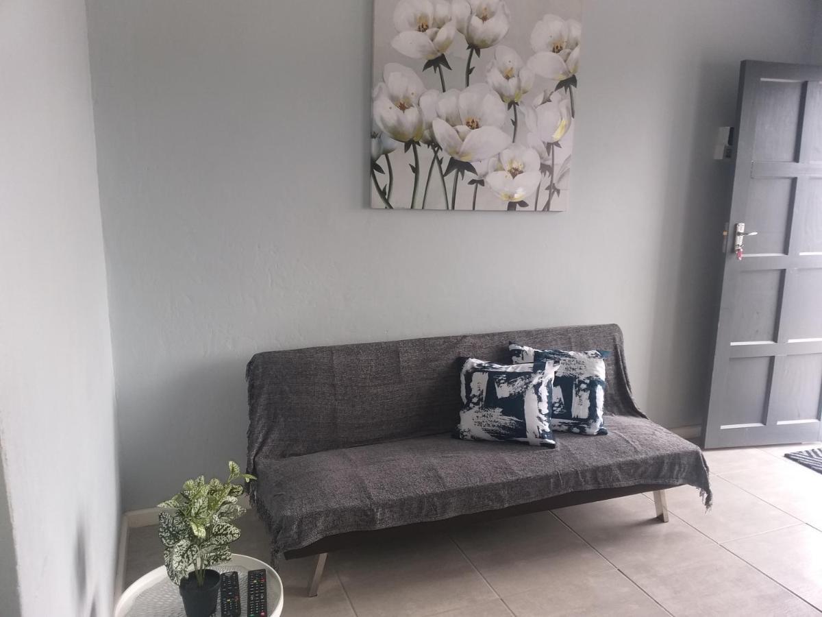 Apartamento Tj Self-Catering Graaff-Reinet Exterior foto