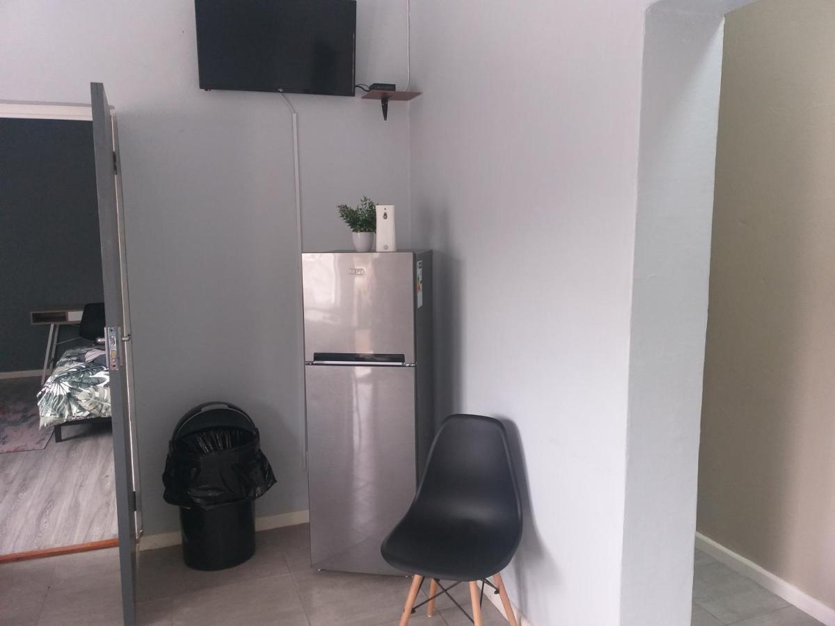 Apartamento Tj Self-Catering Graaff-Reinet Exterior foto