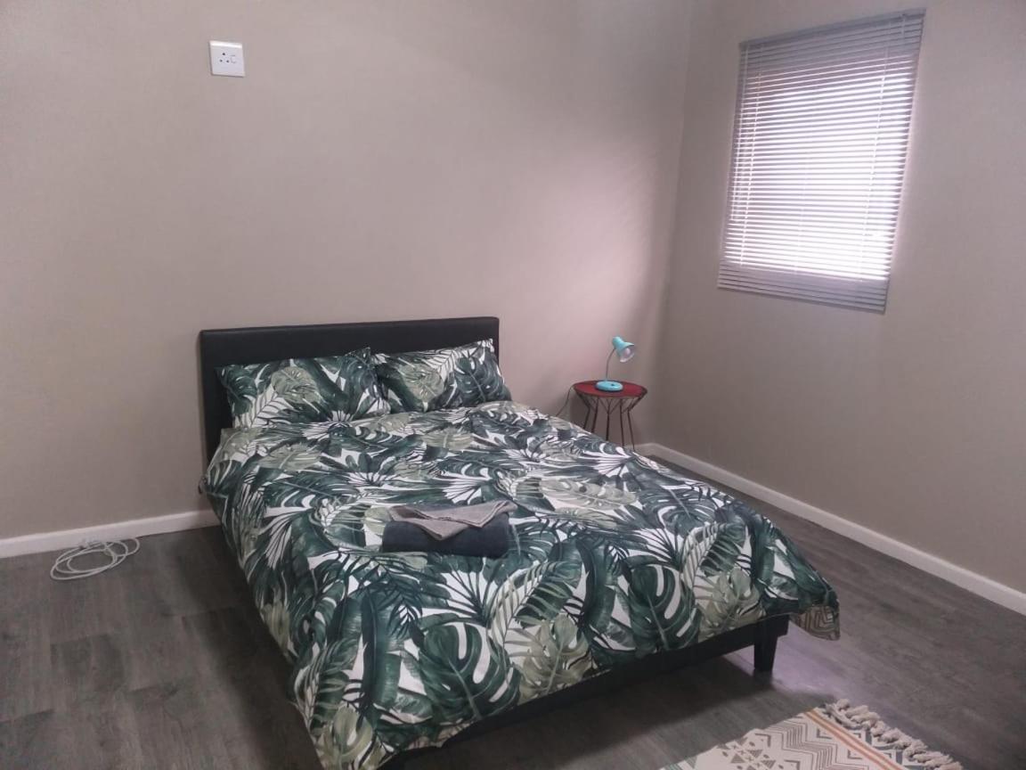 Apartamento Tj Self-Catering Graaff-Reinet Exterior foto