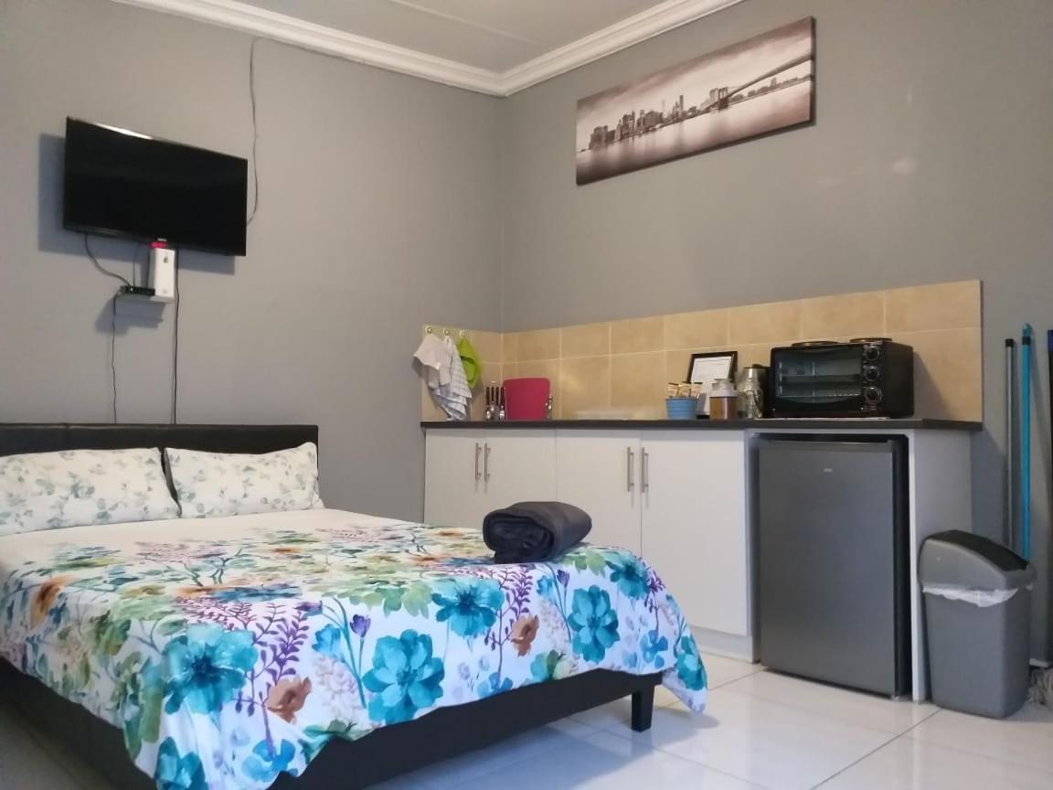 Apartamento Tj Self-Catering Graaff-Reinet Habitación foto